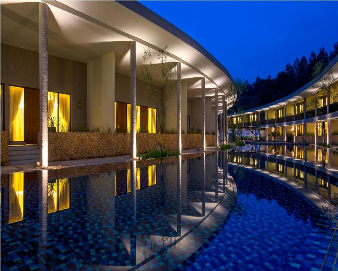 Hotel Neo+ Green Savana Sentul City Bogor Exterior photo