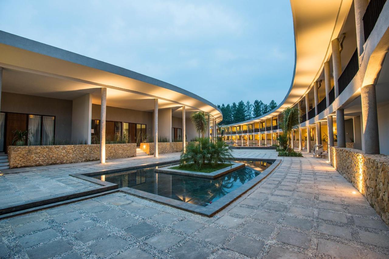 Hotel Neo+ Green Savana Sentul City Bogor Exterior photo
