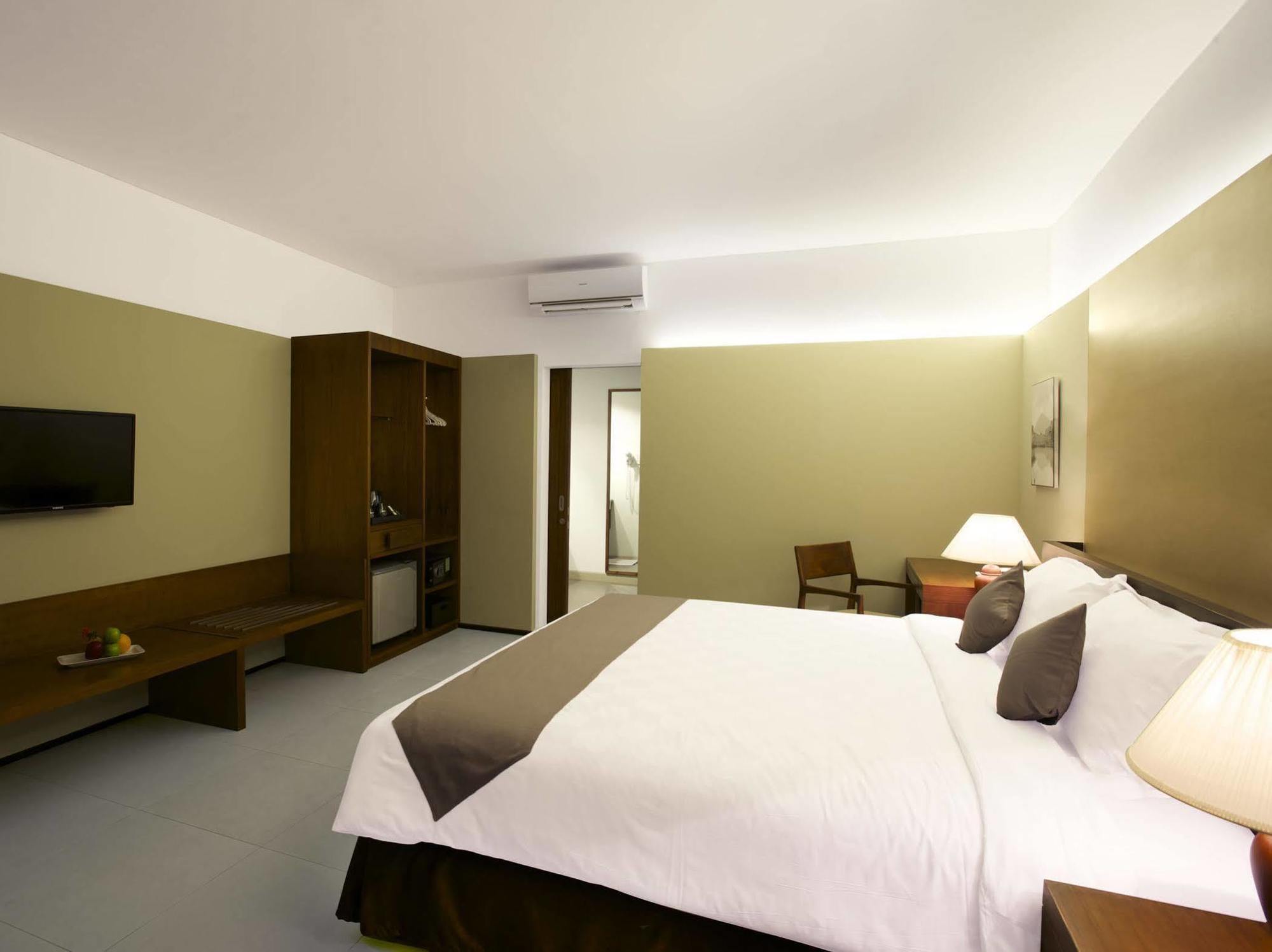 Hotel Neo+ Green Savana Sentul City Bogor Exterior photo